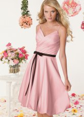 Robe de bal en rose à spaghetti en taffetas avec ruban plié 