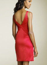 Robe de bal rouge en satin doux 