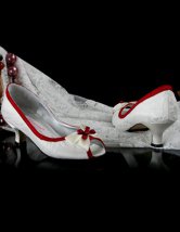 Chaussures de mariage en crème d'orteil aigu et de 2'' talon en satin avec dentelle 