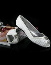 Ivoire plat Peep Toe plissé chaussures de mariage en satin