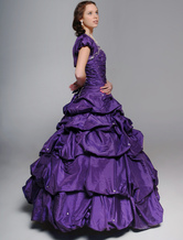 Robe de boule en couleur foncée de raisin sans bretelles en taffetas avec broderie de perle   