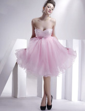 Robe de cocktail en rose charmant sans bretelles en satin et organdi avec perle 
