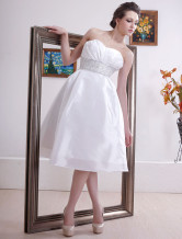 Robe de mariée courte et blanche sans bretelles en mousseline de satin de longueur de thé  