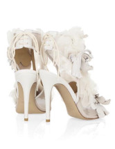 Sandales blanches à talons hauts avec applique de filet et bandage 