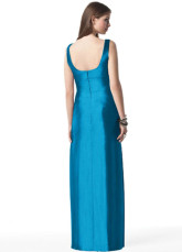 Magnifique robe de demoiselle d'honneur bleue de ligne-A faite en  satin élastique