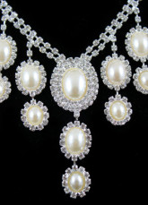 Beautiful Alloy Rhinestone Imitated Pearls Earrings And Necklace 