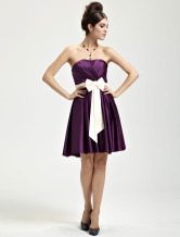  Délicat robe de cocktail sans bretelles a satin raisin