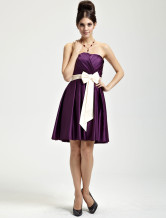  Délicat robe de cocktail sans bretelles a satin raisin