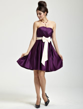  Délicat robe de cocktail sans bretelles a satin raisin