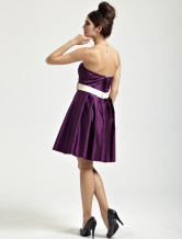  Délicat robe de cocktail sans bretelles a satin raisin