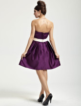  Délicat robe de cocktail sans bretelles a satin raisin