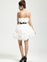 Blanc doux fil étage longueur Masquerade Mini jupe