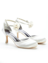 Chaussures de mariage en crème romantique et en satin 
