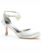 Chaussures de mariage en crème romantique et en satin 