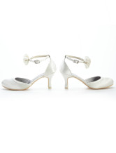Chaussures de mariage en crème romantique et en satin 