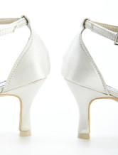 Chaussures de mariage en crème romantique et en satin 
