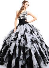 Robe bal de finissants de princesse noire en tulle sans bretelles