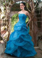 Belle robe de bal de finissants bleue en satin pour dames