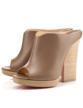 Chaussures à la mode en brun clair et élégant à talons hauts avec plate-forme en peau de mouton 