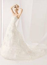 White Fantastic Organza A-line Strapless Wedding Dress