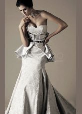 Robe de soirée mince et blanche d'A-linge en satin avec balayage 