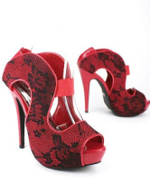Sandales rouges à talons hauts avec plate-forme avec dentelle noire