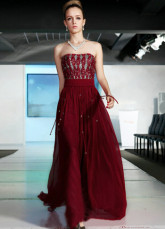 Prom robe sans bretelles rouge profond mousseline de soie Tencel étage longueur de femmes