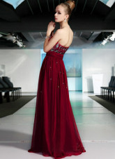Prom robe sans bretelles rouge profond mousseline de soie Tencel étage longueur de femmes