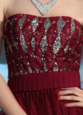 Prom robe sans bretelles rouge profond mousseline de soie Tencel étage longueur de femmes