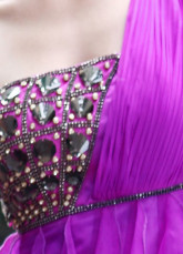 Fuchsia une épaule volants châssis tenue de soirée de mousseline de soie plissé perlées