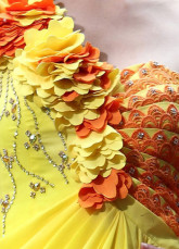 Fleur d'une épaule jaune perlée plissé robe du soir