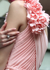 Rose une épaule Applique perlée Prom Satin tissé plissé robe