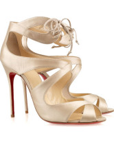 Sandales en crème à talons hauts en satin 
