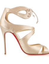 Sandales en crème à talons hauts en satin 