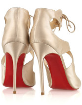 Sandales en crème à talons hauts en satin 