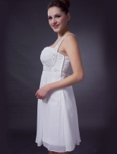 Robe de cocktail blanche en mousseline de soie et satin avec dentelle 