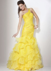 Gasa amarillo volantes Un vestido de noche de hombro, de organza