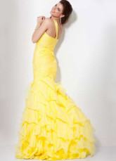 Gasa amarillo volantes Un vestido de noche de hombro, de organza