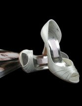 Chaussures de mariage en blanc attractif de 3 1/2'' talon en satin 
