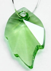 Mode Me feuilles d'érable vertes Swarovski Crystal Boucles d'oreilles en argent sterling