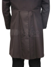 un manteau plein longueur  steampunk marron a revers et boutonné