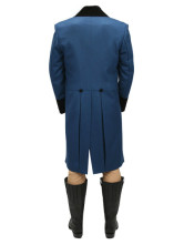 un unique manteau a queue bleu foncé  à double boutonnage du tissu jazz