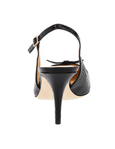 Chaussures noires et pointues à talons hauts