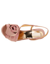 Sandales en rose splendide à talons hauts avec plate-forme en satin 