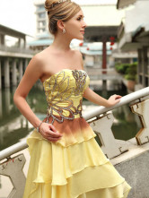 Robe de soirée de livraison rapide en jaune élégant sans bretelles en satin de longueur à genou  
 