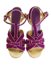Sandales en violet et d'or à talons hauts avec plate-forme en daim 