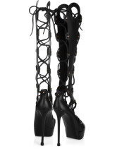 Chaussures noires de mode pour femmes en cuir verni aux talons hauts