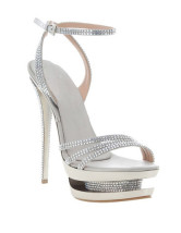 Sandales blanches à talons hauts en tissu ouaté 