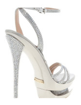 Sandales blanches à talons hauts en tissu ouaté 