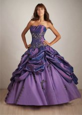 Robe bal de finissants de princesse de couleur violet en taffetas sans bretelles